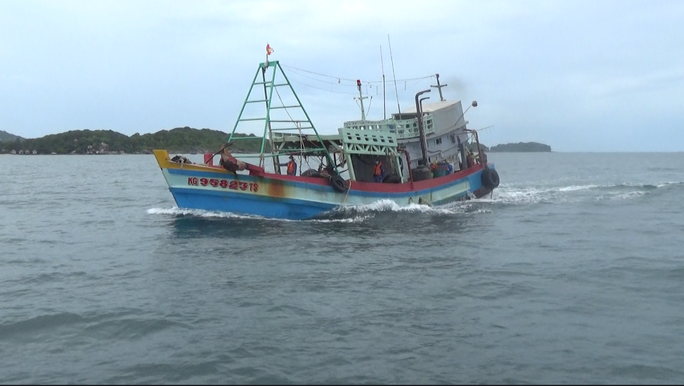 Cảnh sát biển ở Phú Quốc liên tiếp bắt giữ tàu chở dầu DO không rõ nguồn gốc - Ảnh 1.