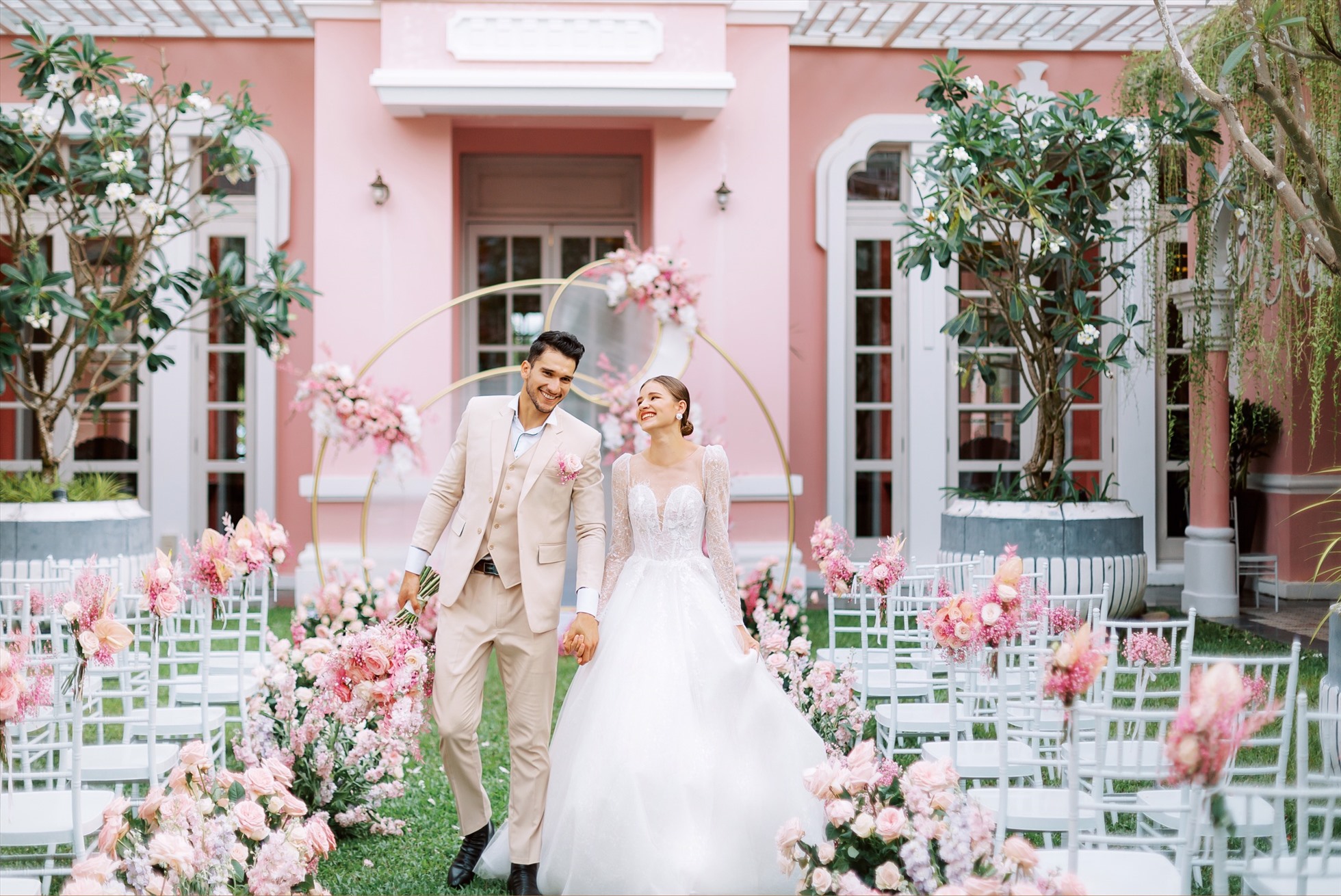 JW Marriott Phu Quoc Emerald Bay tọa lạc bên Bãi Kem 3 năm liên tiếp đạt danh hiệu “Khu nghỉ dưỡng dành cho đám cưới hàng đầu thế giới”.
